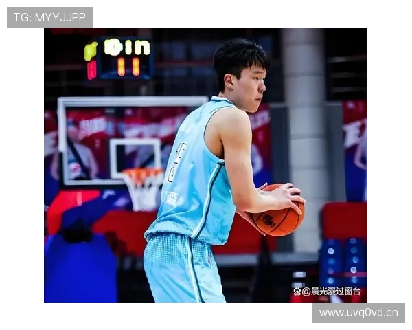 杨瀚森私下花钱阔绰，上场却低调得像没睡醒——这反差我还没消化